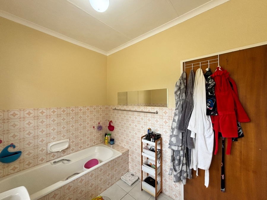 4 Bedroom Property for Sale in La Hoff North West